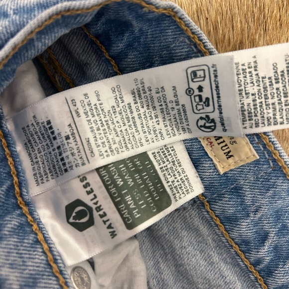 Levi's Premium Ribcage Bell Jeans🔥🔥♥️ - Picture 5 of 10